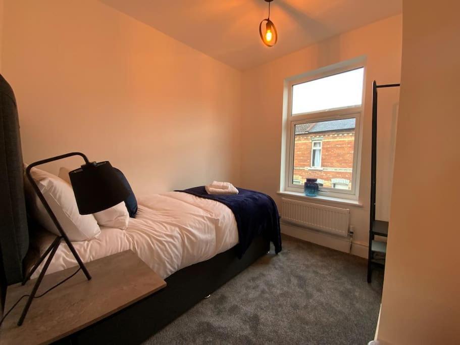 Centrally Located To The City Of Lincoln Exterior photo