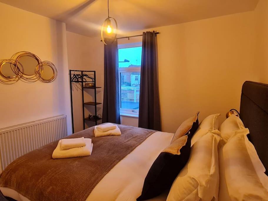 Centrally Located To The City Of Lincoln Exterior photo